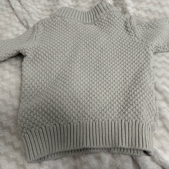 #29 Sweater - Picture 2 of 3